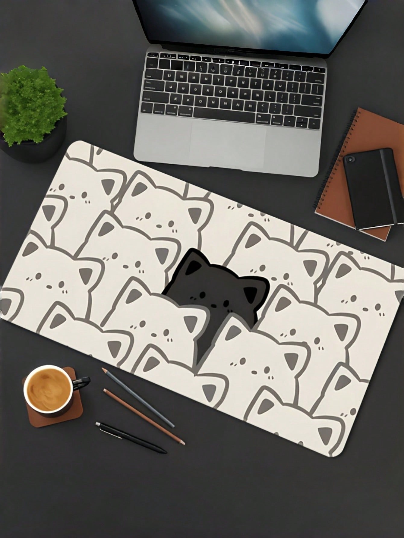 1 buah alas mouse berbentuk wa - Desk Setup Black And White ulasan dan harga